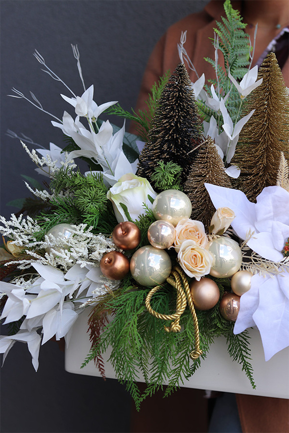 Barokko, stroik świąteczny ze złotymi choinkami