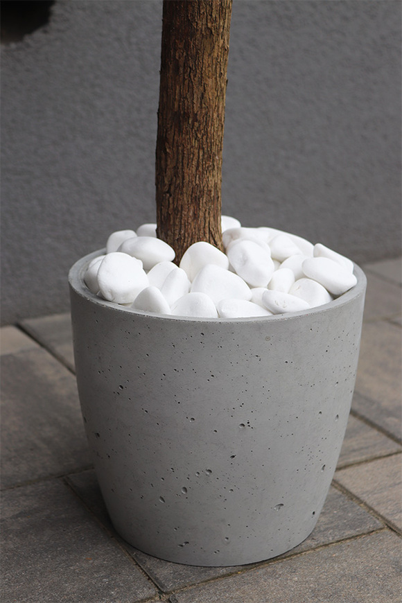 Oliwka Concrete Lite, sztuczne drzewko w betonowej donicy