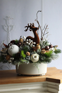 Brązowy Renifer, świąteczny stroik z figurką, wym.41x45cm