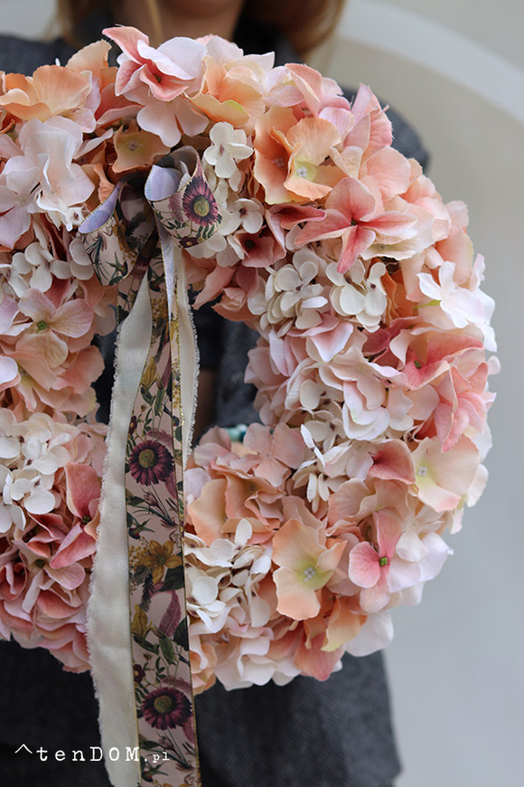 Hortensje Jesienne, wianek na drzwi z hortensji