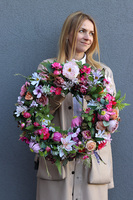 Różowe Lato, wianek na drzwi z polnymi kwiatami	