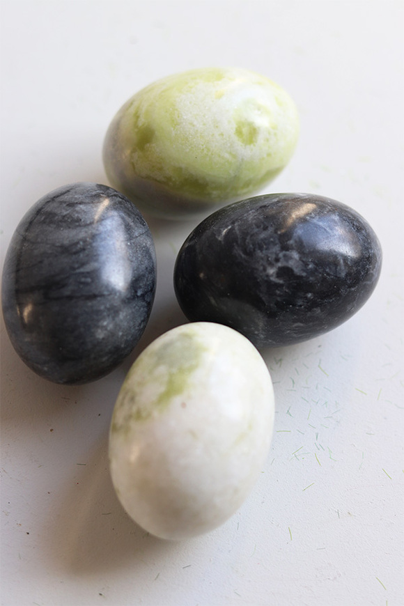 Stone Eggs, kamienne jajka