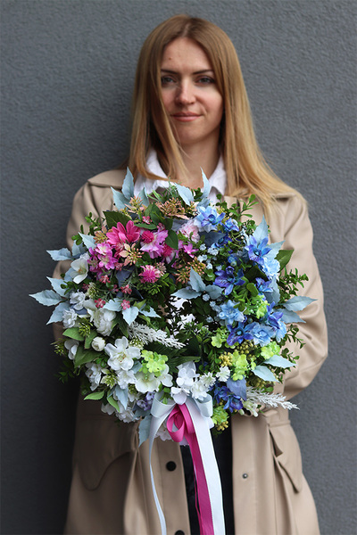 Kreonata, kwiatowy wianek na drzwi