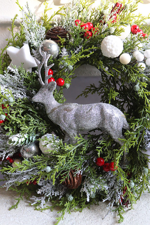 Leśne Ostępy, bożonarodzeniowy wianek na drzwi