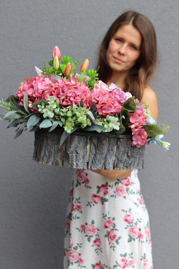 Pink Omnia, nagrobna dekoracja serce w skrzynce