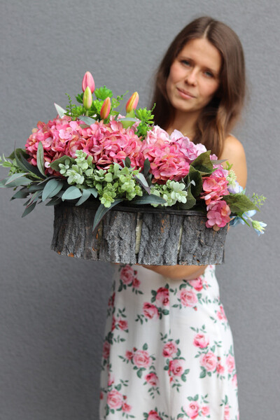 Pink Omnia, nagrobna dekoracja serce w skrzynce