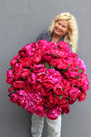  bogaty kosz z różowymi peoniami Loritta 2