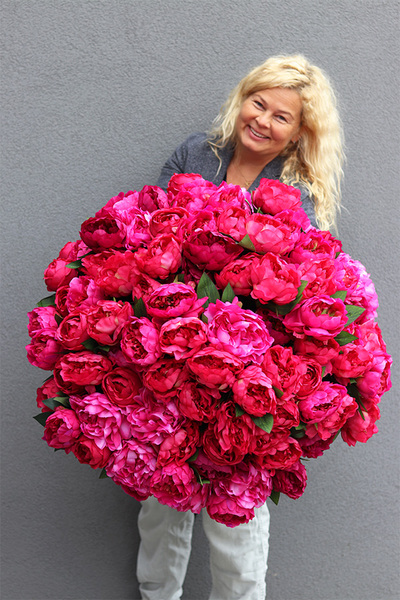  bogaty kosz z różowymi peoniami Loritta 2