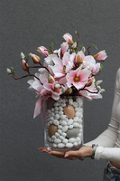 Magnolie Sweet Pink wielkanocna kompozycja kwiatowa w szkle