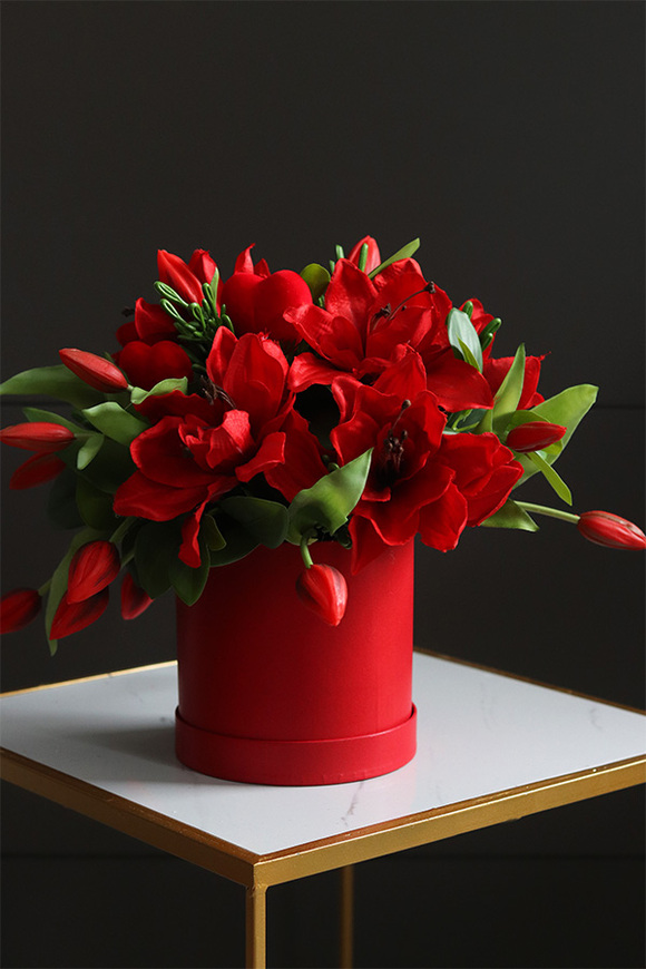 Walentynove Love, czerwony flowerbox na walentynki