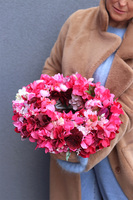 Flowersi Bellana, różowy wianek dekoracyjny na drzwi