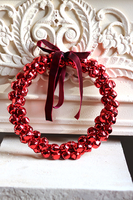 Czerwone Dzwoneczki, świąteczny wianek do powieszenia