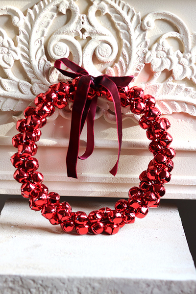 Czerwone Dzwoneczki, świąteczny wianek do powieszenia