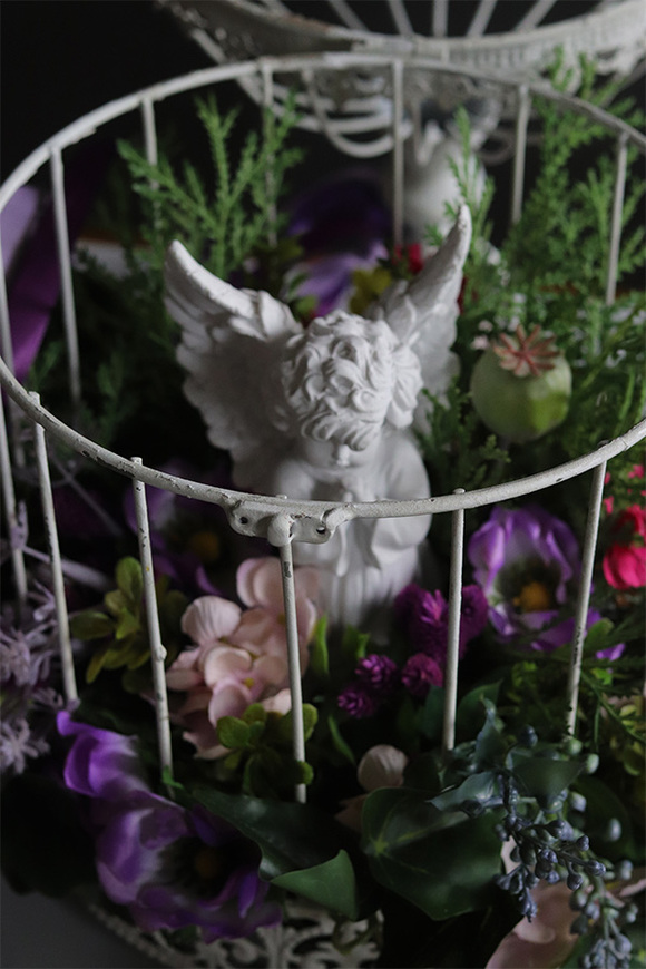 Santo Angelo, dekoracja nagrobna w klatce