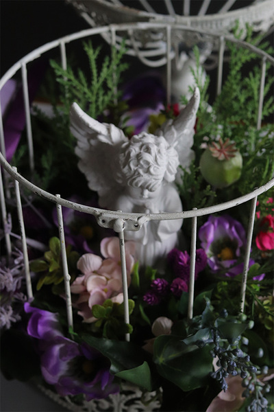 Santo Angelo, dekoracja nagrobna w klatce