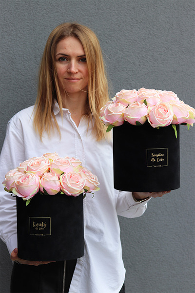 Pudrovy Benita, czarny różany flowerbox