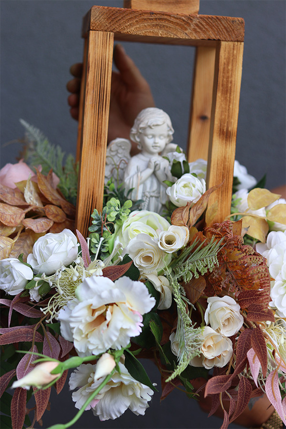 Angelo Garden Memorana, kompozycja nagrobna w lampionie