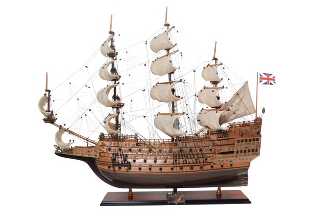 Sovereign of the Seas, ekskluzywny model żaglowca z rozwiniętymi żaglami
