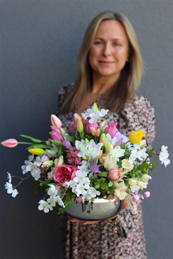 Hefre Pompadour, kompozycja wiosenna z gumowymi tulipanami, wym.32x44cm