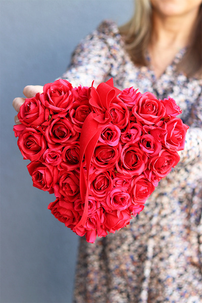 czerwone serce z róż, Miłość