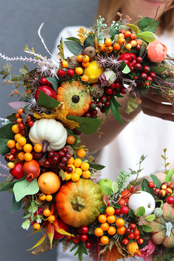 Melisa, asymetryczny jesienny wianek z dyniami, rozp.38cm