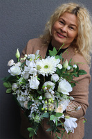 Gredara Silver, biała kompozycja kwiatowa