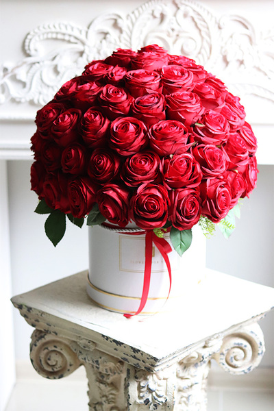 box na prezent Jubileo 80 Róż, w wybranym kolorze kwiatów i pudełka