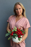 Czerwień Miłości, kompozycja z róż w białej kuli