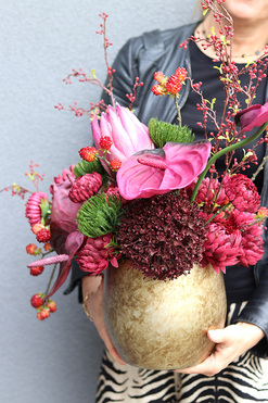 Salomonia, nowoczesna kompozycja kwiatowa, wym.60x62x30cm