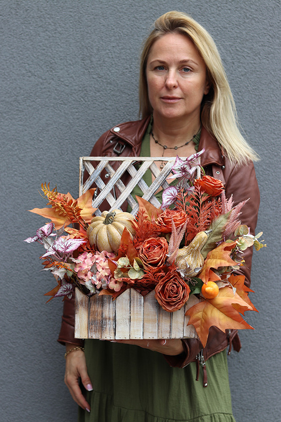 Jesiennie w Domu, kompozycja w drewnianej skrzynce, wym.41x42x22cm