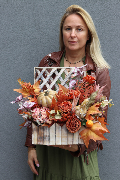 Jesiennie w Domu, kompozycja w drewnianej skrzynce, wym.41x42x22cm