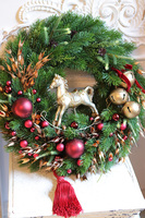 Złoty Konik, świąteczny wianek na drzwi