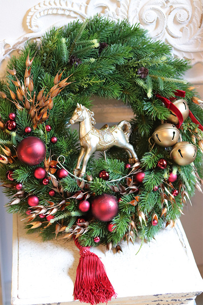 Złoty Konik, świąteczny wianek na drzwi
