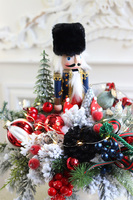 Nuts, świąteczny stroik z dziadkiem w pucharze