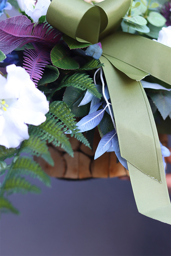 Niebieska Redrea, dekoracja nagrobna z zajączkiem