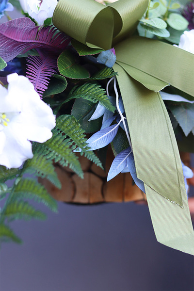 Niebieska Redrea, dekoracja nagrobna z zajączkiem