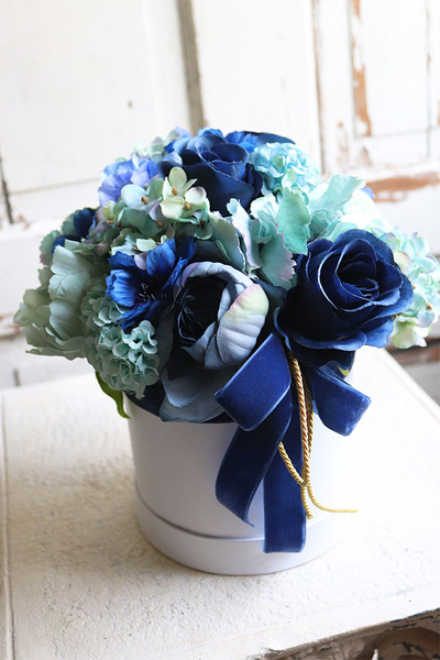 Florito Blue, flowerbox z niebieskimi kwiatami, wys.27cm 