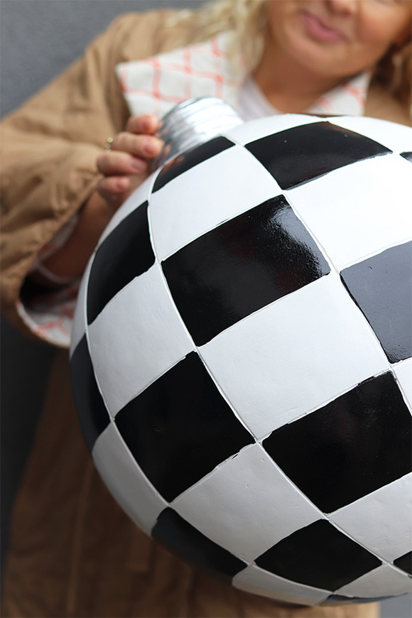 Winter Ball, figurka bombka ceramiczna	