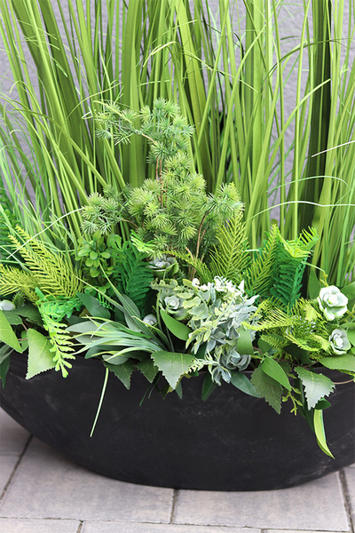 Pink Lady Alladino, kompozycja kwiatowa w lustrzanej misie