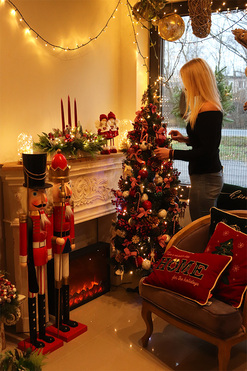 Kraina Świętego Mikołaja, choinka dekoracyjna sztuczna, wys.163cm 