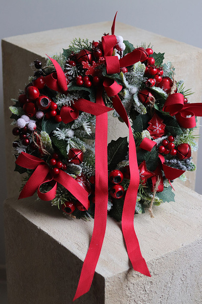 Winter Bells, świąteczny wianek na drzwi