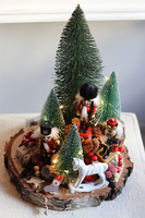 Dziadki w Lesie, scenka świąteczna na brzozie