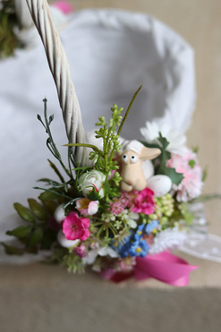 OD RĘKI Wiejska Chata, dekorowany koszyczek wielkanocny, wys.26cm 