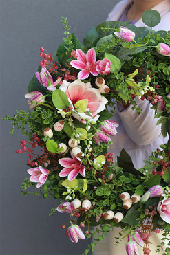 Pink Dilettina, wianek na drzwi z magnolią i szachownicą, śr.52cm