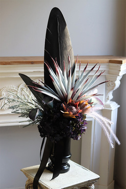 Mortario Violet Vinn, nowoczesny bukiet nagrobny w wazonie, wys.100cm