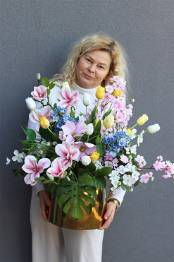 Longoria Spring, stroik wiosenny z magnolią, wys.30cm