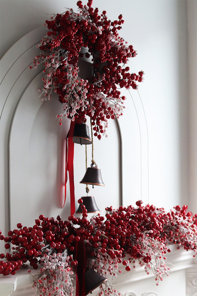 Red Winter, świąteczny wianek dekoracyjny