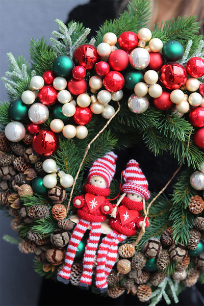 Dzieciństwo na Wsi, świąteczny wianek na drzwi