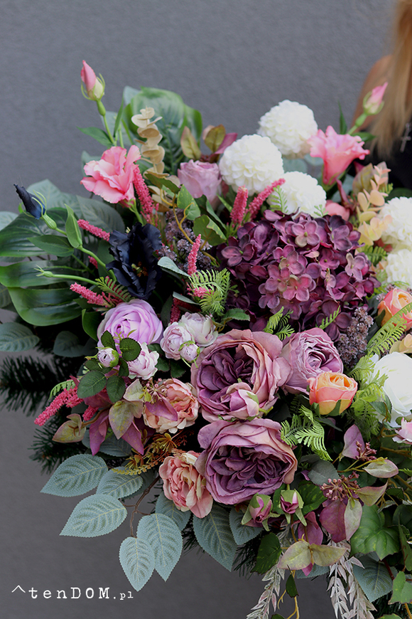 Wspomnienia Violet, komplet dekoracji nagrobnych