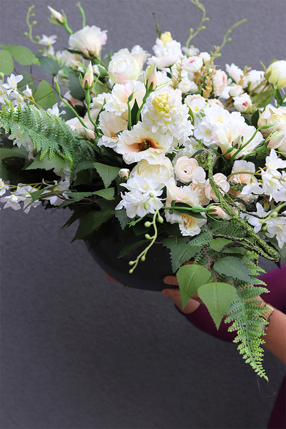 Biel Exclusive 2, kompozycja nagrobna w misie